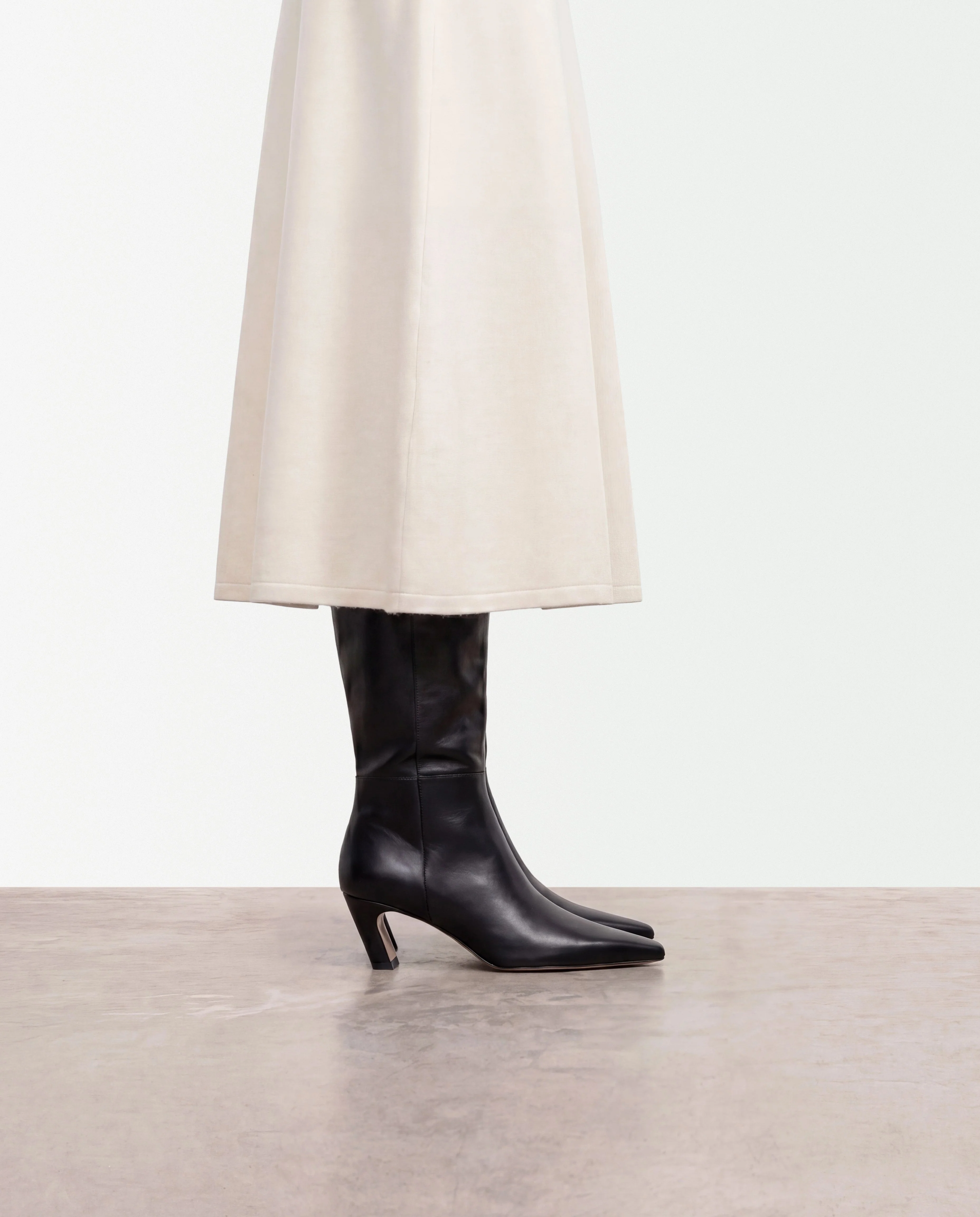 Xia Leather Black - Image 2