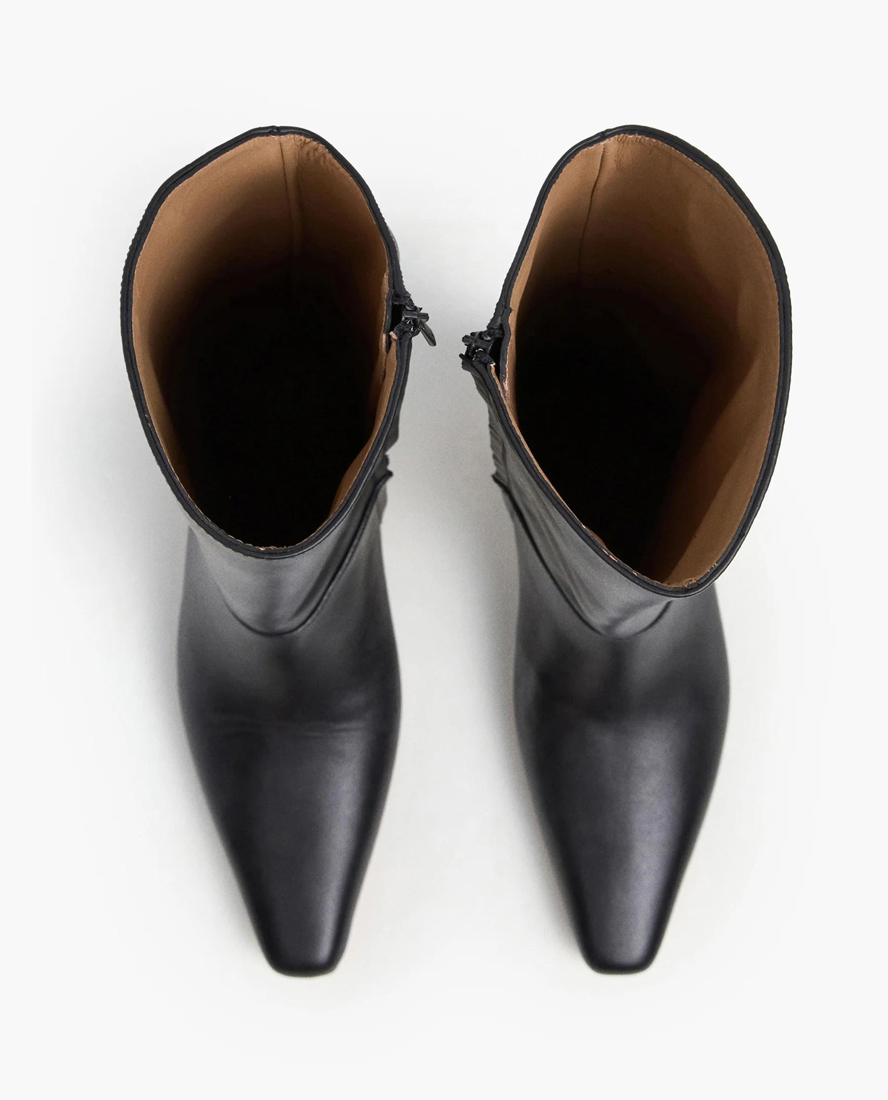 Xia Leather Black - Image 3